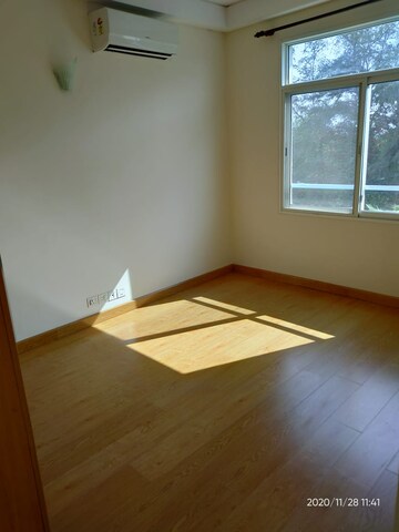 Room in 2 BHK Apartment at Jaypee Moon Court, Jaypee Greens – for Sale