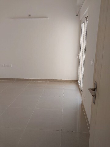 2.5 BHK Apartment For Rent in Ajnara Le Garden, Sector 16b Greater Noida