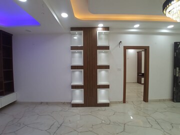 Room in 3 BHK Builder Floor at Sector 72 – for Sale