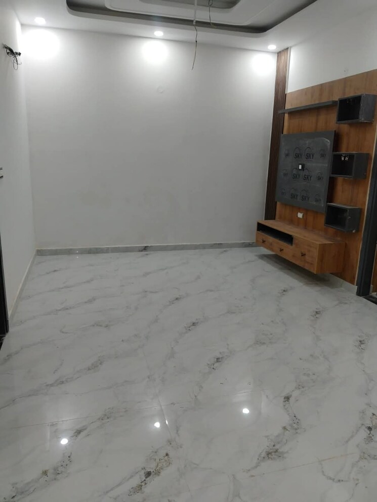 Room, peer mucchalla 3 Bedroom 1300 Sq.Ft. Builder Floor In Peer Mucchalla Zirakpur 7940079