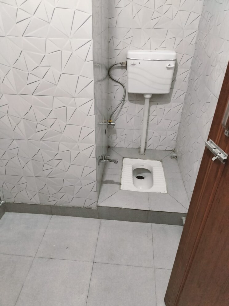 Bathroom, new ashok nagar 2 Bedroom 650 Sq.Ft. Builder Floor In New Ashok Nagar Delhi 7940167