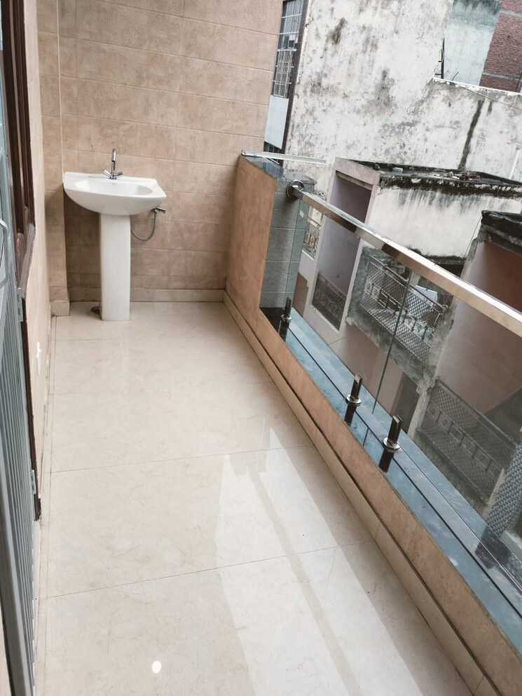 Balcony, new ashok nagar 2 Bedroom 550 Sq.Ft. Builder Floor In New Ashok Nagar Delhi 7940174