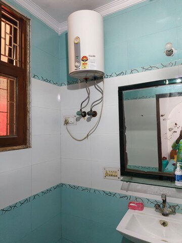 Furnished Amenities in 3.5 BHK Independent House at Sector 55 – for Rent