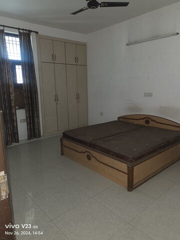 1 BHK Independent House For Rent in Sector 12
