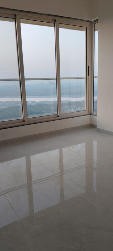 Room in 2.5 BHK Apartment at Bharat Arize, Goregaon West – for Rent
