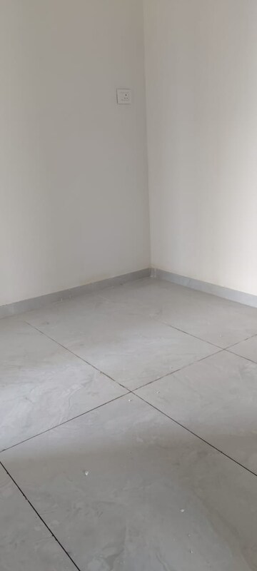 Room in 2.5 BHK Apartment at Bharat Arize, Goregaon West – for Rent