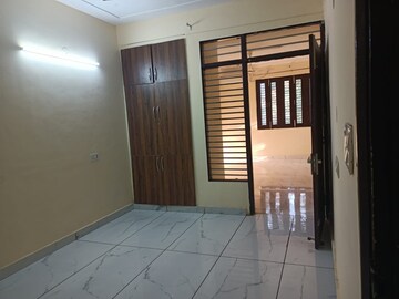 Room in 5 BHK Penthouse at DLF Silver Oaks, Sector 26 – for Sale