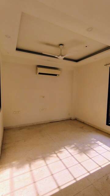 Room in 2 BHK Builder Floor at Hong Kong Bazaar, Sector 57 – for Rent