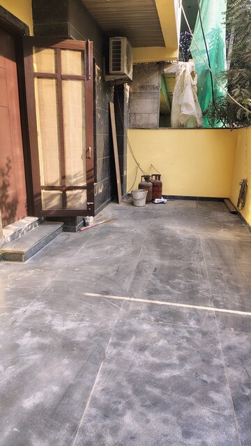 Parking in 2 BHK Builder Floor at Hong Kong Bazaar, Sector 57 – for Rent