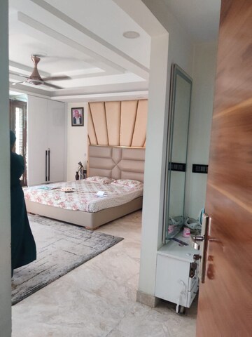 Room in 4 BHK Apartment at Today Elegancy, Palam Vihar – for Rent