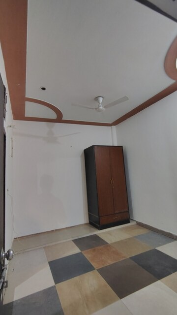 Furnished Amenities in 3 BHK Builder Floor at RWA Residential Society Sector 46, Sector 46 – for Rent