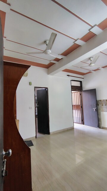 Building Lobby in 3 BHK Builder Floor at RWA Residential Society Sector 46, Sector 46 – for Rent