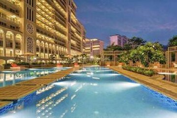 Swimming Pool in 3 BHK Apartment at DLF The Skycourt, Sector 86 – for Sale