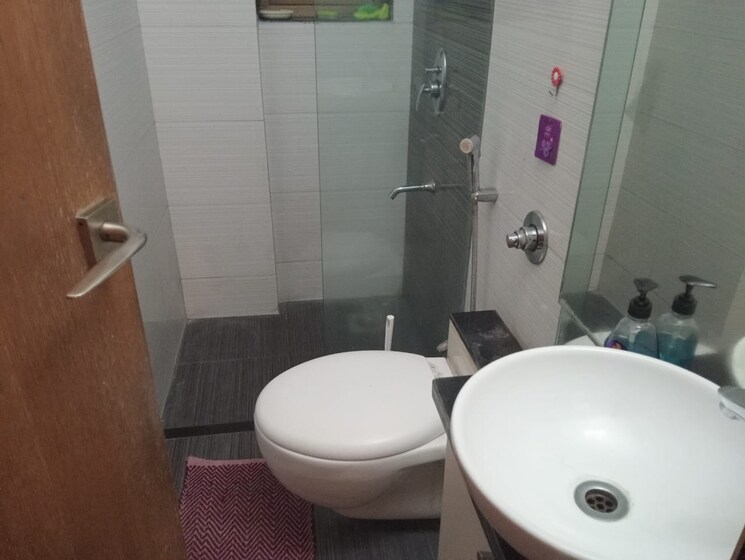 Bathroom, matoshree-pearl 3 Bedroom 1300 Sq.Ft. Apartment In Mahim Mumbai 7940342