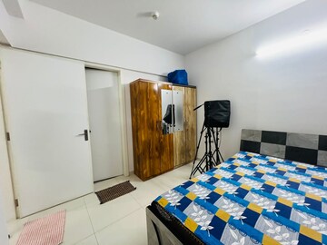Bedroom in 2 BHK Apartment at Amanora Gold Towers, Hadapsar – for Rent