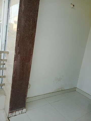 Balcony in 1 RK Builder Floor at Ansal Sushant Lok I, Sector 43 – for Rent