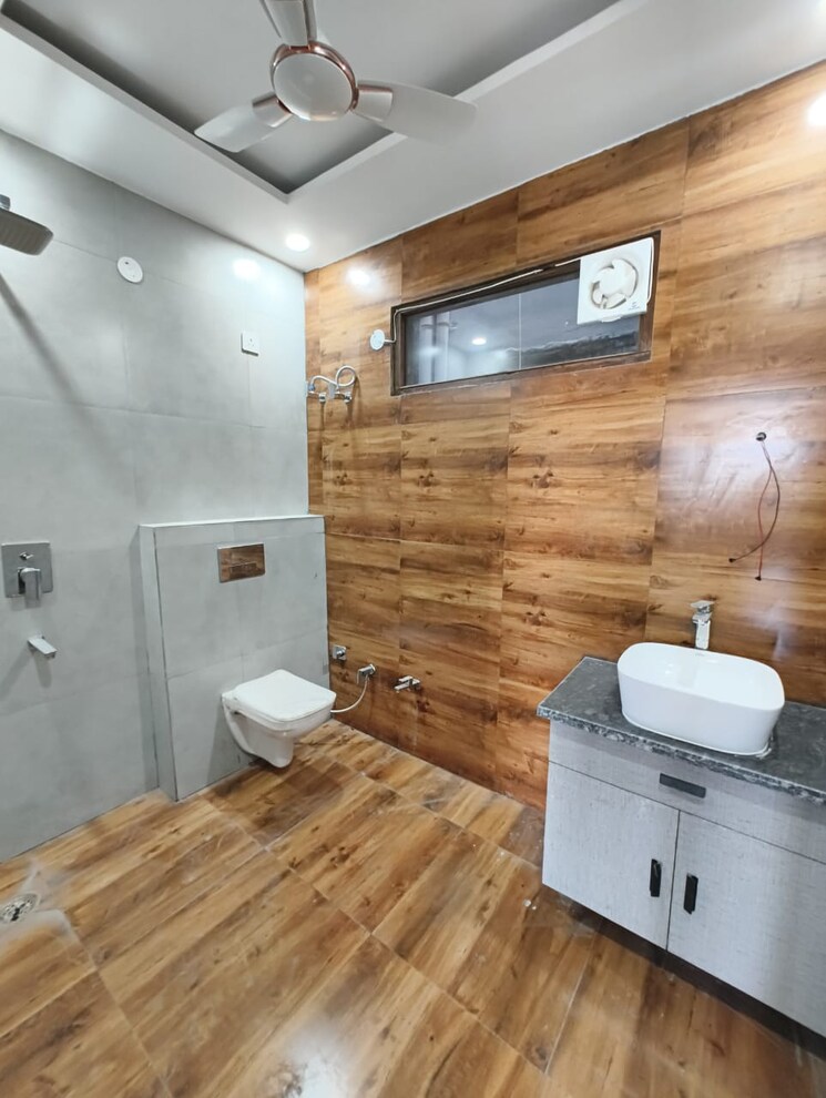 Attached Bathroom, bptp-parkland-pride 3 Bedroom 250 Sq.Yd. Builder Floor In Sector 77 Faridabad 7940445