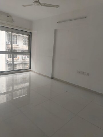 Room in 2 BHK Apartment at Godrej Central, Chembur – for Rent
