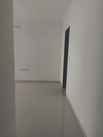 Room in 2 BHK Apartment at Godrej Central, Chembur – for Rent