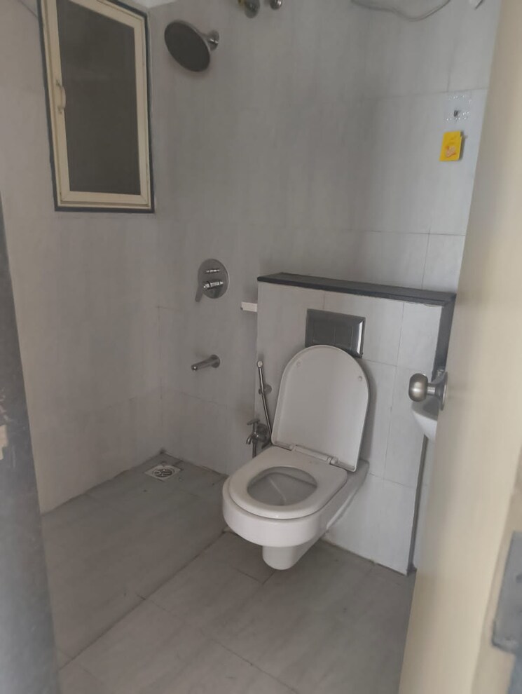 Bathroom, godrej-central 2 Bedroom 751 Sq.Ft. Apartment In Chembur Mumbai 7940448