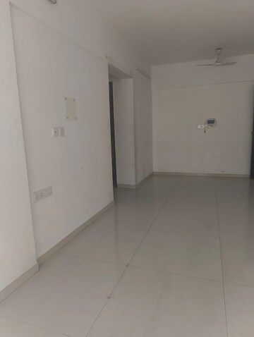 Room in 2 BHK Apartment at Godrej Central, Chembur – for Rent