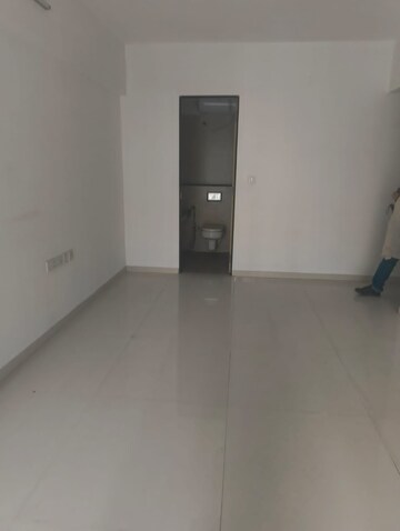 Room in 2 BHK Apartment at Godrej Central, Chembur – for Rent