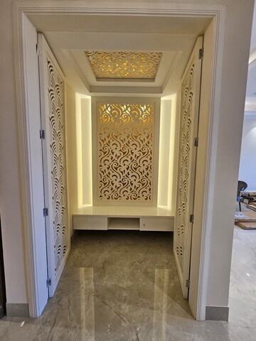 Building Lobby in 3.5 BHK Builder Floor at Ansal Versalia Avante, Sector 67a – for Sale