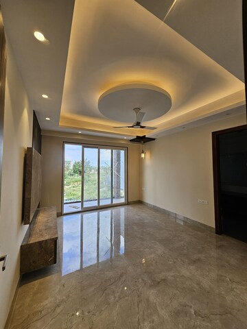 Room in 3.5 BHK Builder Floor at Ansal Versalia Avante, Sector 67a – for Sale