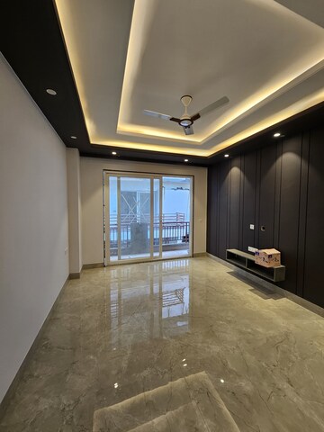 Room in 3.5 BHK Builder Floor at Ansal Versalia Avante, Sector 67a – for Sale