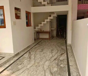 Room in 2 BHK Villa at Aliganj – for Rent