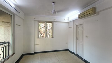 Room in 2 BHK Apartment at The View Powai, Powai – for Rent