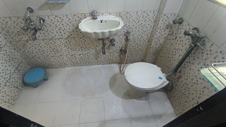 Bathroom, shiv-bhagtani-manor-3b-chs 2 Bedroom 1000 Sq.Ft. Apartment In Chandivali Mumbai 7940804