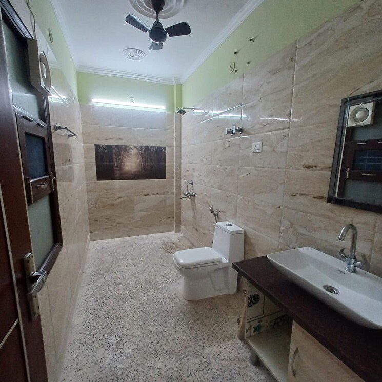 Bathroom, sector 23 3 Bedroom 342 Sq.Yd. Builder Floor In Sector 23 Gurgaon 7940816