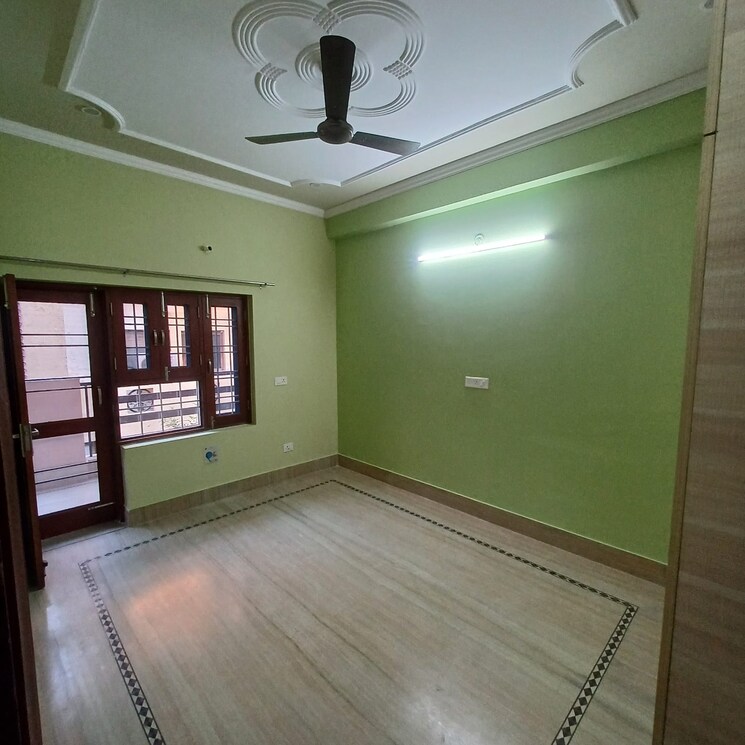 Room, sector 23 3 Bedroom 342 Sq.Yd. Builder Floor In Sector 23 Gurgaon 7940816
