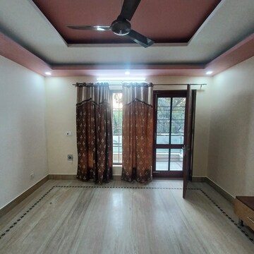 Master Bedroom in 3 BHK Builder Floor at Sector 23 – for Rent