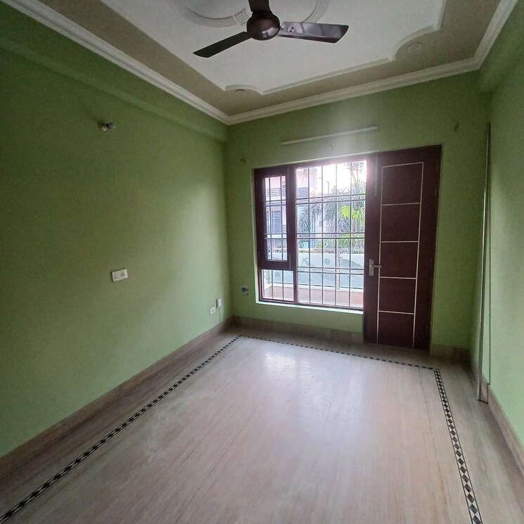 Room, sector 23 3 Bedroom 342 Sq.Yd. Builder Floor In Sector 23 Gurgaon 7940816