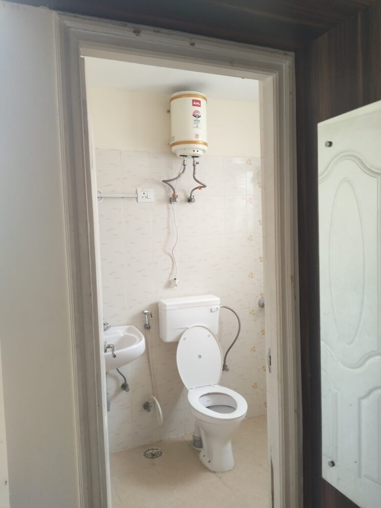 Bathroom, shree-vardhman-mantra 2 Bedroom 800 Sq.Ft. Apartment In Sector 67 Gurgaon 7940858