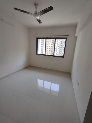 Room in 2.5 BHK Apartment at Lodha Splendora, Ghodbunder Road – for Rent