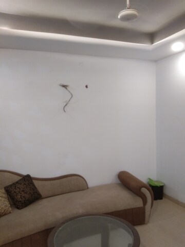 Furnished Amenities in 2 BHK Apartment at Alkapuri – for Rent