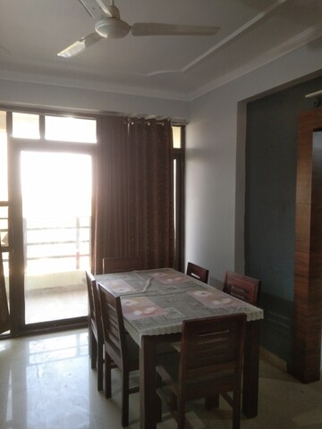 Bedroom in 2 BHK Apartment at Alkapuri – for Rent