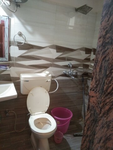 Bathroom in 2 BHK Apartment at Alkapuri – for Rent
