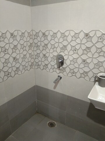 Bathroom in 2 BHK Apartment at Alkapuri – for Rent
