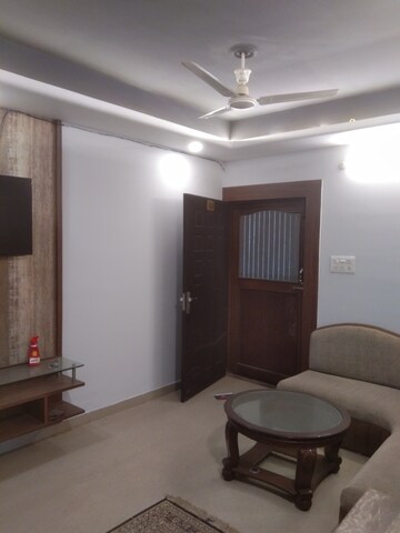 Living Room in 2 BHK Apartment at Alkapuri – for Rent