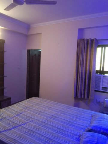 Room in 2 BHK Apartment at Alkapuri – for Rent