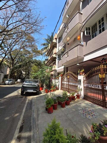 6+ BHK Independent House – Exterior View View at Hbr Layout - for Sale