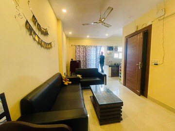 Living Room in 1 BHK Builder Floor at Ansal Sushant Lok I, Sector 43 – for Rent