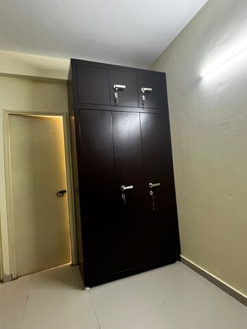 Room in 2 BHK Apartment at Pyramid Elite, Sector 86 – for Rent