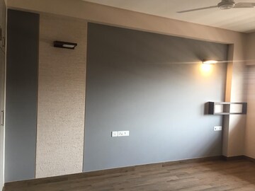 Room in 3 BHK Apartment at Kaloor – for Rent