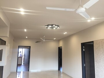 Room in 3 BHK Apartment at Kaloor – for Rent