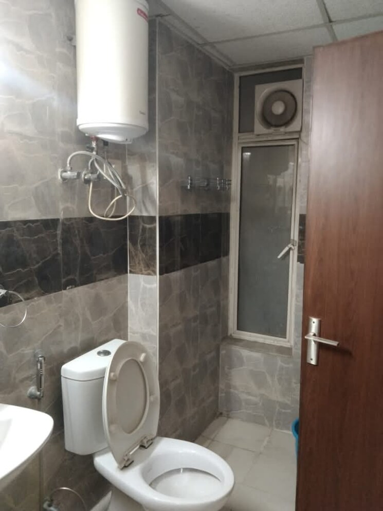 Bathroom, supertech-ecovillage-ii 2 Bedroom 890 Sq.Ft. Apartment In Sector 16b Greater Noida Greater Noida 7941023